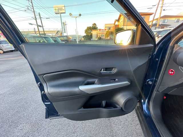 日産 キックス X 静岡県 2021(令3)年 0.5万km ダークブルー ●純正ナビ/(フルセグ/CD/DVD)/●ハーフレザーシート/●アラウンドビューモニター/●プロパイロット/●インテリジェントエマージェンシーブレーキ/●前後インテリジェントソナー/●電動パーキングブレーキ/●オートブレーキホールド/●LEDヘッドライト/●オートライト/●革巻きステアリング/●ステアリングスイッチ/●ETC/●前後ドライブレコーダー/●デジタルインナーミラー/●電動格納ウィンカーミラー/●レベライザー/●スマートキー/●プッシュスタート/●純正フロアマット/●純正17インチアルミホイール/●W＋サイドSRS＋ABS/●取扱説明書