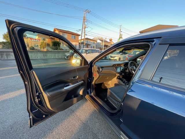 日産 キックス X 静岡県 2021(令3)年 0.5万km ダークブルー ●純正ナビ/(フルセグ/CD/DVD)/●ハーフレザーシート/●アラウンドビューモニター/●プロパイロット/●インテリジェントエマージェンシーブレーキ/●前後インテリジェントソナー/●電動パーキングブレーキ/●オートブレーキホールド/●LEDヘッドライト/●オートライト/●革巻きステアリング/●ステアリングスイッチ/●ETC/●前後ドライブレコーダー/●デジタルインナーミラー/●電動格納ウィンカーミラー/●レベライザー/●スマートキー/●プッシュスタート/●純正フロアマット/●純正17インチアルミホイール/●W＋サイドSRS＋ABS/●取扱説明書