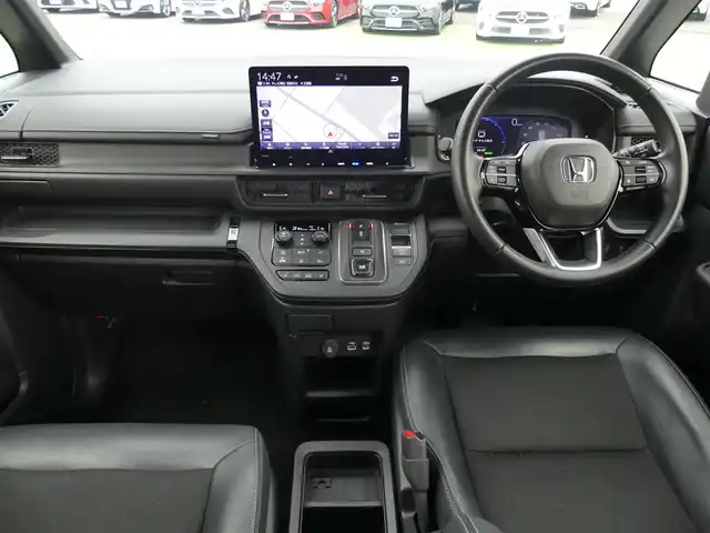 ホンダ ステップワゴン スパーダ eHEV 千葉県 2023(令5)年 3.9万km プラチナホワイトパール 205/60R16/ホンダセンシング/・衝突軽減ブレーキ（CMBS）/・車線維持支援システム（LKAS）/・アダプティブクルーズコントロール（ACC）/・後方誤発進抑制機能/・誤発進抑制機能/パワーバックドア/両側パワースライドドア/純正ナビ/地デジTV/【DVD/CD再生機能　Bluetooth接続】/バックカメラ/ハーフレザーシート/前席シートヒーター/革巻きステアリング/ステアリングスイッチ/パドルシフト/ETC/LEDヘッドライト/フォグライト/ウインカーミラー/コーナーセンサー/純正16インチアルミホイル/サイド/カーテンエアバッグ/Honda スマートキー