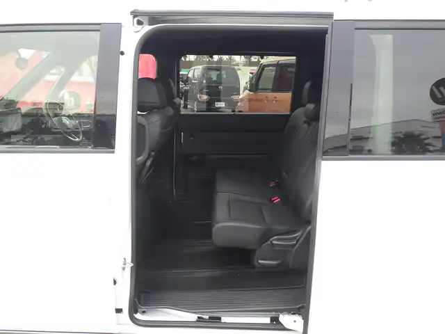 ホンダ ステップワゴン スパーダ eHEV 千葉県 2023(令5)年 3.9万km プラチナホワイトパール 205/60R16/ホンダセンシング/・衝突軽減ブレーキ（CMBS）/・車線維持支援システム（LKAS）/・アダプティブクルーズコントロール（ACC）/・後方誤発進抑制機能/・誤発進抑制機能/パワーバックドア/両側パワースライドドア/純正ナビ/地デジTV/【DVD/CD再生機能　Bluetooth接続】/バックカメラ/ハーフレザーシート/前席シートヒーター/革巻きステアリング/ステアリングスイッチ/パドルシフト/ETC/LEDヘッドライト/フォグライト/ウインカーミラー/コーナーセンサー/純正16インチアルミホイル/サイド/カーテンエアバッグ/Honda スマートキー