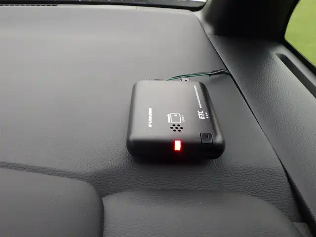 ホンダ ステップワゴン スパーダ eHEV 千葉県 2023(令5)年 3.9万km プラチナホワイトパール 205/60R16/ホンダセンシング/・衝突軽減ブレーキ（CMBS）/・車線維持支援システム（LKAS）/・アダプティブクルーズコントロール（ACC）/・後方誤発進抑制機能/・誤発進抑制機能/パワーバックドア/両側パワースライドドア/純正ナビ/地デジTV/【DVD/CD再生機能　Bluetooth接続】/バックカメラ/ハーフレザーシート/前席シートヒーター/革巻きステアリング/ステアリングスイッチ/パドルシフト/ETC/LEDヘッドライト/フォグライト/ウインカーミラー/コーナーセンサー/純正16インチアルミホイル/サイド/カーテンエアバッグ/Honda スマートキー