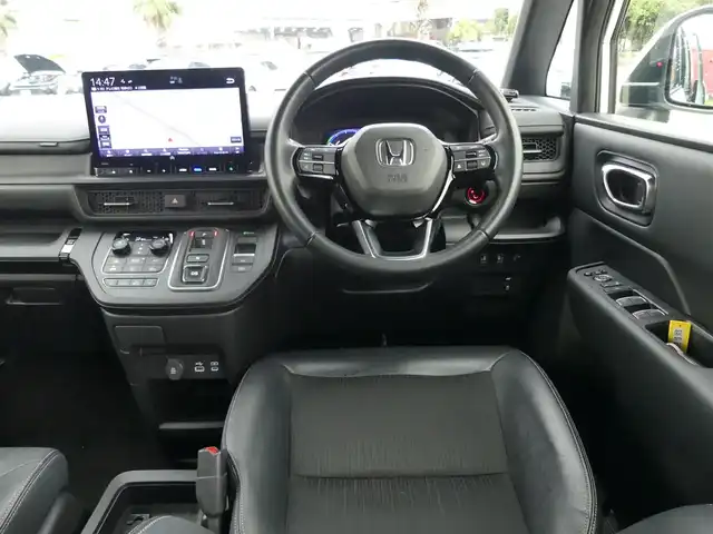 ホンダ ステップワゴン スパーダ eHEV 千葉県 2023(令5)年 3.9万km プラチナホワイトパール 205/60R16/ホンダセンシング/・衝突軽減ブレーキ（CMBS）/・車線維持支援システム（LKAS）/・アダプティブクルーズコントロール（ACC）/・後方誤発進抑制機能/・誤発進抑制機能/パワーバックドア/両側パワースライドドア/純正ナビ/地デジTV/【DVD/CD再生機能　Bluetooth接続】/バックカメラ/ハーフレザーシート/前席シートヒーター/革巻きステアリング/ステアリングスイッチ/パドルシフト/ETC/LEDヘッドライト/フォグライト/ウインカーミラー/コーナーセンサー/純正16インチアルミホイル/サイド/カーテンエアバッグ/Honda スマートキー