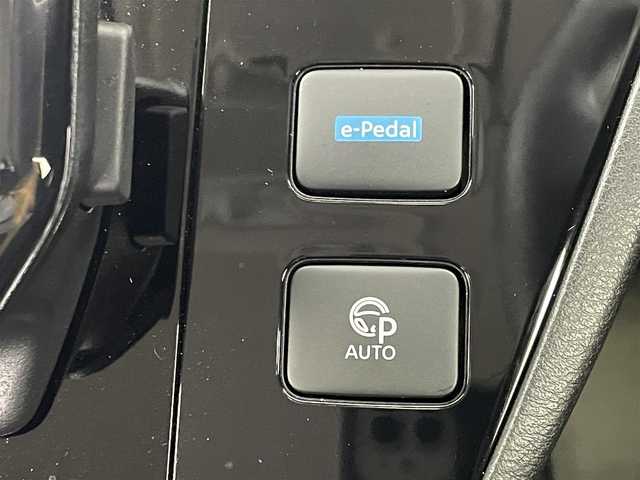 日産 サクラ G 埼玉県 2023(令5)年 1.2万km スパークリングレッド/ブラック プロパイロット 純正9インチナビ アラウンドビューモニター シートヒーター ステアリングヒーター ETC2.0 LEDヘッドライト エマージェンシーブレーキ プッシュスタート スマートキー
