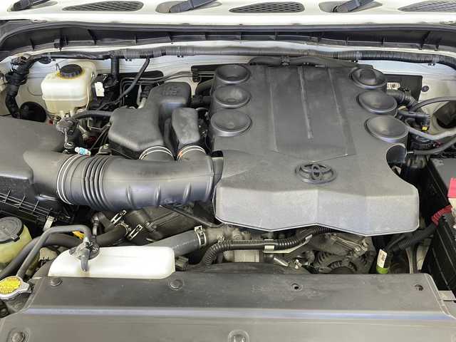 トヨタ ＦＪクルーザー 栃木県 2014(平26)年 6.3万km ホワイト パートタイム4WD/フロア5AT/純正 7インチナビ /（FM/AM/CD/TV/SD/Bluetooth）/バックカメラ/ETC/バックソナー/純正スチールホイール/マニュアルエアコン/ステアリングスイッチ/フォグランプ/リモコンキーx1/保証書・取扱説明書