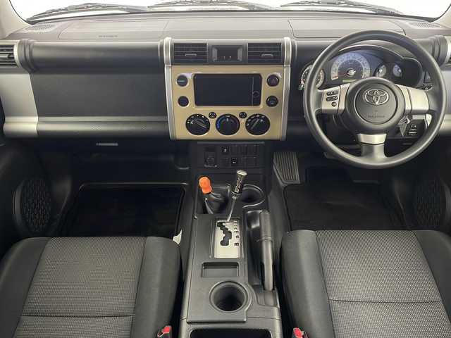 トヨタ ＦＪクルーザー 栃木県 2014(平26)年 6.3万km ホワイト パートタイム4WD/フロア5AT/純正 7インチナビ /（FM/AM/CD/TV/SD/Bluetooth）/バックカメラ/ETC/バックソナー/純正スチールホイール/マニュアルエアコン/ステアリングスイッチ/フォグランプ/リモコンキーx1/保証書・取扱説明書