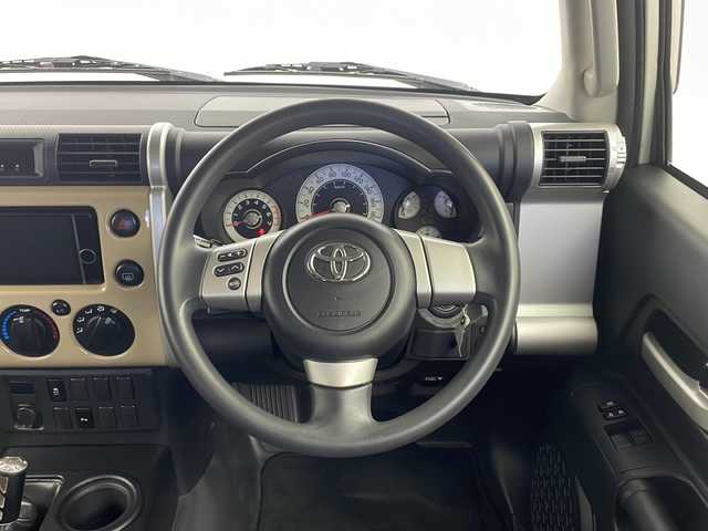 トヨタ ＦＪクルーザー 栃木県 2014(平26)年 6.3万km ホワイト パートタイム4WD/フロア5AT/純正 7インチナビ /（FM/AM/CD/TV/SD/Bluetooth）/バックカメラ/ETC/バックソナー/純正スチールホイール/マニュアルエアコン/ステアリングスイッチ/フォグランプ/リモコンキーx1/保証書・取扱説明書