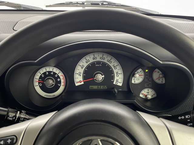 トヨタ ＦＪクルーザー 栃木県 2014(平26)年 6.3万km ホワイト パートタイム4WD/フロア5AT/純正 7インチナビ /（FM/AM/CD/TV/SD/Bluetooth）/バックカメラ/ETC/バックソナー/純正スチールホイール/マニュアルエアコン/ステアリングスイッチ/フォグランプ/リモコンキーx1/保証書・取扱説明書