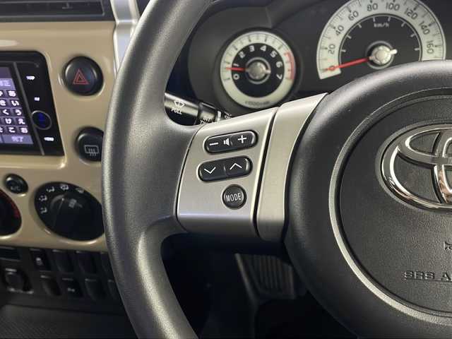 トヨタ ＦＪクルーザー 栃木県 2014(平26)年 6.3万km ホワイト パートタイム4WD/フロア5AT/純正 7インチナビ /（FM/AM/CD/TV/SD/Bluetooth）/バックカメラ/ETC/バックソナー/純正スチールホイール/マニュアルエアコン/ステアリングスイッチ/フォグランプ/リモコンキーx1/保証書・取扱説明書