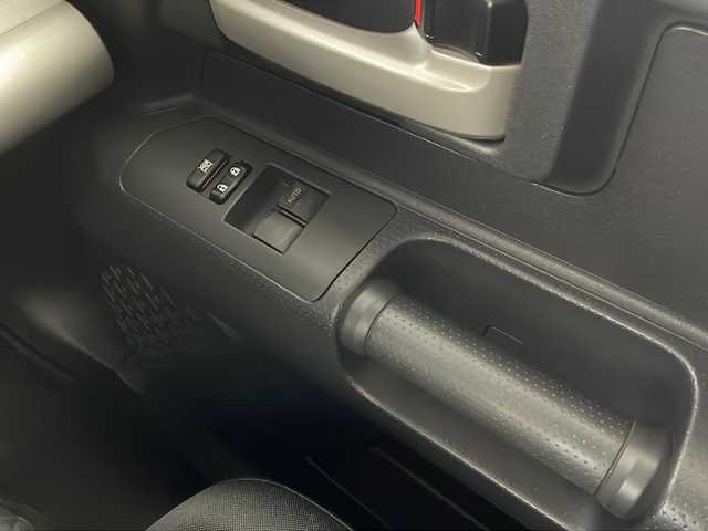 トヨタ ＦＪクルーザー 栃木県 2014(平26)年 6.3万km ホワイト パートタイム4WD/フロア5AT/純正 7インチナビ /（FM/AM/CD/TV/SD/Bluetooth）/バックカメラ/ETC/バックソナー/純正スチールホイール/マニュアルエアコン/ステアリングスイッチ/フォグランプ/リモコンキーx1/保証書・取扱説明書