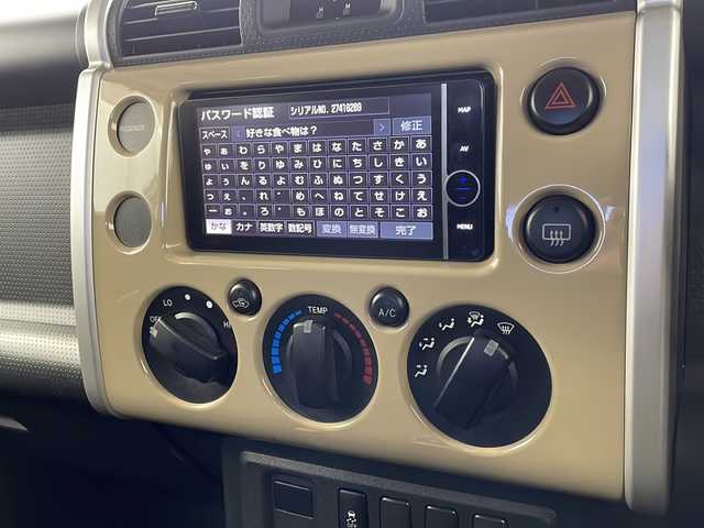 トヨタ ＦＪクルーザー 栃木県 2014(平26)年 6.3万km ホワイト パートタイム4WD/フロア5AT/純正 7インチナビ /（FM/AM/CD/TV/SD/Bluetooth）/バックカメラ/ETC/バックソナー/純正スチールホイール/マニュアルエアコン/ステアリングスイッチ/フォグランプ/リモコンキーx1/保証書・取扱説明書