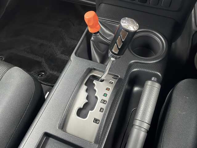 トヨタ ＦＪクルーザー 栃木県 2014(平26)年 6.3万km ホワイト パートタイム4WD/フロア5AT/純正 7インチナビ /（FM/AM/CD/TV/SD/Bluetooth）/バックカメラ/ETC/バックソナー/純正スチールホイール/マニュアルエアコン/ステアリングスイッチ/フォグランプ/リモコンキーx1/保証書・取扱説明書