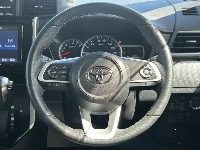 トヨタ ルーミー カスタムG－T 大阪府 2022(令4)年 0.9万km ブラックマイカメタリック 9インチナビ（フルセグ/Bluetooth/USB/DVD/CD)/バックカメラ/両側パワースライドドア/衝突被害軽減システム/レーンキープアシスト/横滑り防止/コーナーセンサー/アイドリングストップ/ドライブレコーダー/ビルトインETC2.0/革巻きステアリング/ステアリングスイッチ/純正AW/純正LEDライト/スペアキー1本