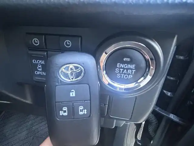 トヨタ ルーミー カスタムG－T 大阪府 2022(令4)年 0.9万km ブラックマイカメタリック 9インチナビ（フルセグ/Bluetooth/USB/DVD/CD)/バックカメラ/両側パワースライドドア/衝突被害軽減システム/レーンキープアシスト/横滑り防止/コーナーセンサー/アイドリングストップ/ドライブレコーダー/ビルトインETC2.0/革巻きステアリング/ステアリングスイッチ/純正AW/純正LEDライト/スペアキー1本
