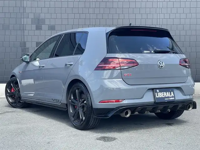 フォルクスワーゲン ゴルフ ＧＴＩ TCR 静岡県 2019(令1)年 3.9万km グレーⅡ 限定600台/カラーコードJ2A１（ピュアグレー＆ブラックルーフ）ＴＣＲ限定色/純正ディスカバープロナビゲーション/アダプティブクルーズコントロール/レーンキープアシスト/渋滞時追従支援システム/フロントアシスト/ブラインドスポット/リアトラフィックアラート/LEDヘッドライト（オートハイコントロール機能付き）/オートホールド/GTi専用ファブリックシート/バックモニター/パークディスタンスコントロール/フルセグTV/前後ドライブレコーダー