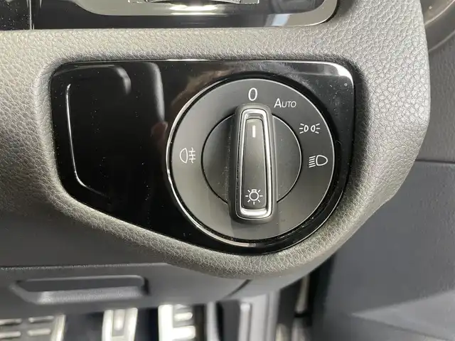 フォルクスワーゲン ゴルフ ＧＴＩ TCR 静岡県 2019(令1)年 3.9万km グレーⅡ 限定600台/カラーコードJ2A１（ピュアグレー＆ブラックルーフ）ＴＣＲ限定色/純正ディスカバープロナビゲーション/アダプティブクルーズコントロール/レーンキープアシスト/渋滞時追従支援システム/フロントアシスト/ブラインドスポット/リアトラフィックアラート/LEDヘッドライト（オートハイコントロール機能付き）/オートホールド/GTi専用ファブリックシート/バックモニター/パークディスタンスコントロール/フルセグTV/前後ドライブレコーダー