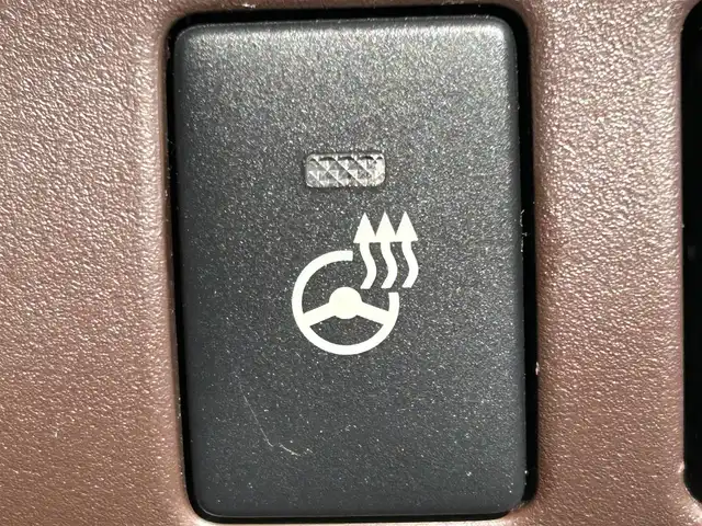 トヨタ エスクァイア Gi プレミアムパッケージ 岡山県 2018(平30)年 6.8万km ホワイトパールクリスタルシャイン 登録時走行距離67842km/ワンオーナー/純正10インチナビ/フルセグTV(AM/FM/CD/DVD/Bluetooth)/純正12.1インチフリップダウンモニター/バックカメラ/両側パワースライドドア/ドライブレコーダー/ビルトインETC/トヨタセーフティセンス/・プリクラッシュセーフティ/・オートマチックハイビーム/・レーンディバーチャーアラート/クルーズコントロール/横滑り防止装置/シートヒーター/ステアリングヒーター/アイドリングストップ/１５インチ純正AW/ハーフレザーシート/LEDヘッドライト/純正フロアマット