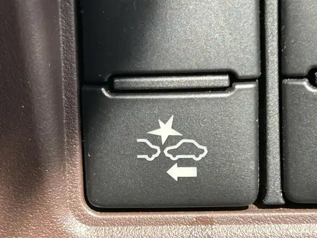 トヨタ エスクァイア Gi プレミアムパッケージ 岡山県 2018(平30)年 6.8万km ホワイトパールクリスタルシャイン 登録時走行距離67842km/ワンオーナー/純正10インチナビ/フルセグTV(AM/FM/CD/DVD/Bluetooth)/純正12.1インチフリップダウンモニター/バックカメラ/両側パワースライドドア/ドライブレコーダー/ビルトインETC/トヨタセーフティセンス/・プリクラッシュセーフティ/・オートマチックハイビーム/・レーンディバーチャーアラート/クルーズコントロール/横滑り防止装置/シートヒーター/ステアリングヒーター/アイドリングストップ/１５インチ純正AW/ハーフレザーシート/LEDヘッドライト/純正フロアマット