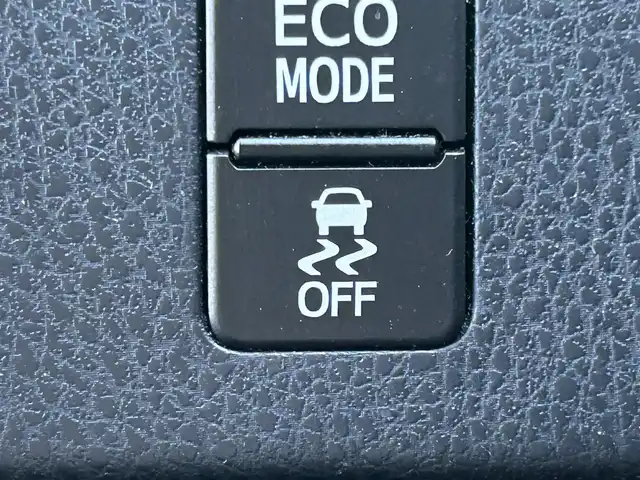 トヨタ エスクァイア Gi プレミアムパッケージ 岡山県 2018(平30)年 6.8万km ホワイトパールクリスタルシャイン 登録時走行距離67842km/ワンオーナー/純正10インチナビ/フルセグTV(AM/FM/CD/DVD/Bluetooth)/純正12.1インチフリップダウンモニター/バックカメラ/両側パワースライドドア/ドライブレコーダー/ビルトインETC/トヨタセーフティセンス/・プリクラッシュセーフティ/・オートマチックハイビーム/・レーンディバーチャーアラート/クルーズコントロール/横滑り防止装置/シートヒーター/ステアリングヒーター/アイドリングストップ/１５インチ純正AW/ハーフレザーシート/LEDヘッドライト/純正フロアマット