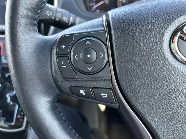 トヨタ エスクァイア Gi プレミアムパッケージ 岡山県 2018(平30)年 6.8万km ホワイトパールクリスタルシャイン 登録時走行距離67842km/ワンオーナー/純正10インチナビ/フルセグTV(AM/FM/CD/DVD/Bluetooth)/純正12.1インチフリップダウンモニター/バックカメラ/両側パワースライドドア/ドライブレコーダー/ビルトインETC/トヨタセーフティセンス/・プリクラッシュセーフティ/・オートマチックハイビーム/・レーンディバーチャーアラート/クルーズコントロール/横滑り防止装置/シートヒーター/ステアリングヒーター/アイドリングストップ/１５インチ純正AW/ハーフレザーシート/LEDヘッドライト/純正フロアマット