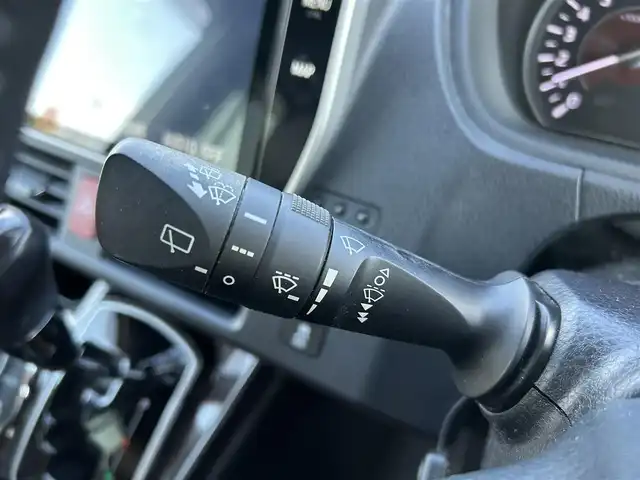 トヨタ エスクァイア Gi プレミアムパッケージ 岡山県 2018(平30)年 6.8万km ホワイトパールクリスタルシャイン 登録時走行距離67842km/ワンオーナー/純正10インチナビ/フルセグTV(AM/FM/CD/DVD/Bluetooth)/純正12.1インチフリップダウンモニター/バックカメラ/両側パワースライドドア/ドライブレコーダー/ビルトインETC/トヨタセーフティセンス/・プリクラッシュセーフティ/・オートマチックハイビーム/・レーンディバーチャーアラート/クルーズコントロール/横滑り防止装置/シートヒーター/ステアリングヒーター/アイドリングストップ/１５インチ純正AW/ハーフレザーシート/LEDヘッドライト/純正フロアマット