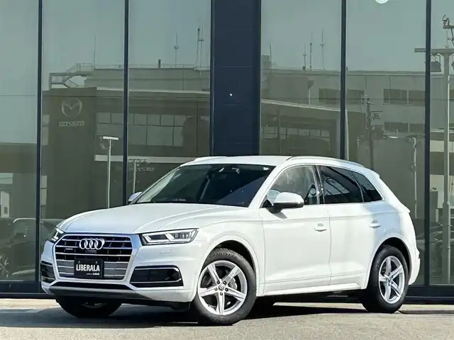 アウディ Ｑ５ 40TDIクワトロスポーツエアサ 石川県 2019(令1)年 2.1万km 白 4WD/純正ナビ/　Bluetooth・AM/FM・CD・DVD・USB・AUX/フルセグTV/ETC2.0/前後ドライブレコーダー/アダプティブクルーズコントロール/バーチャルコックピット/パワーバックドア/ルーフレール/シートヒーター（D+N席）/パワーシート（D+N席）/シートメモリー/アンチロック・ブレーキ・システム/横滑り防止装置/前後コーナーセンサー/レーンキープアシスト/盗難防止装置/ダウンヒルアシストコントロール/純正アルミホイール/スマートキー