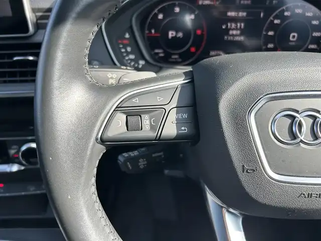 アウディ Ｑ５ 40TDIクワトロスポーツエアサ 石川県 2019(令1)年 2.1万km 白 4WD/純正ナビ/　Bluetooth・AM/FM・CD・DVD・USB・AUX/フルセグTV/ETC2.0/前後ドライブレコーダー/アダプティブクルーズコントロール/バーチャルコックピット/パワーバックドア/ルーフレール/シートヒーター（D+N席）/パワーシート（D+N席）/シートメモリー/アンチロック・ブレーキ・システム/横滑り防止装置/前後コーナーセンサー/レーンキープアシスト/盗難防止装置/ダウンヒルアシストコントロール/純正アルミホイール/スマートキー