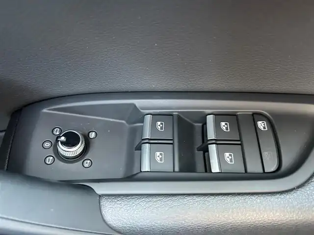 アウディ Ｑ５ 40TDIクワトロスポーツエアサ 石川県 2019(令1)年 2.1万km 白 4WD/純正ナビ/　Bluetooth・AM/FM・CD・DVD・USB・AUX/フルセグTV/ETC2.0/前後ドライブレコーダー/アダプティブクルーズコントロール/バーチャルコックピット/パワーバックドア/ルーフレール/シートヒーター（D+N席）/パワーシート（D+N席）/シートメモリー/アンチロック・ブレーキ・システム/横滑り防止装置/前後コーナーセンサー/レーンキープアシスト/盗難防止装置/ダウンヒルアシストコントロール/純正アルミホイール/スマートキー