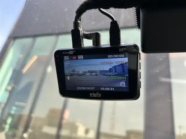 アウディ Ｑ５ 40TDIクワトロスポーツエアサ 石川県 2019(令1)年 2.1万km 白 4WD/純正ナビ/　Bluetooth・AM/FM・CD・DVD・USB・AUX/フルセグTV/ETC2.0/前後ドライブレコーダー/アダプティブクルーズコントロール/バーチャルコックピット/パワーバックドア/ルーフレール/シートヒーター（D+N席）/パワーシート（D+N席）/シートメモリー/アンチロック・ブレーキ・システム/横滑り防止装置/前後コーナーセンサー/レーンキープアシスト/盗難防止装置/ダウンヒルアシストコントロール/純正アルミホイール/スマートキー