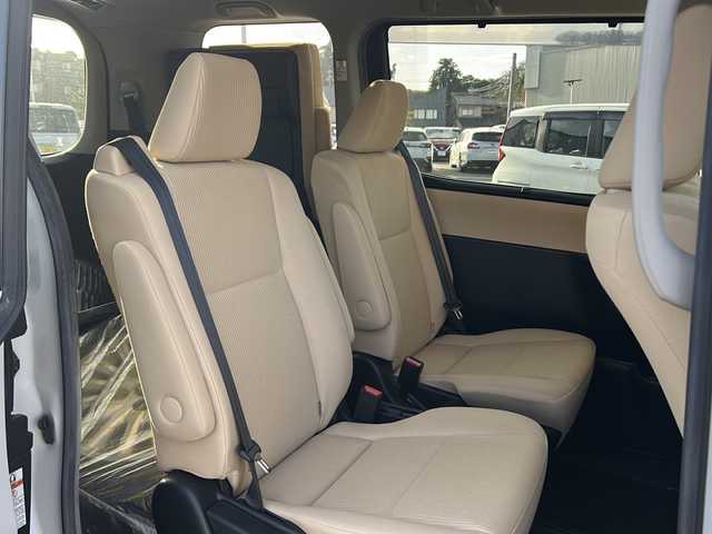 トヨタ ノア ハイブリッド X 石川県 2015(平27)年 8.3万km ホワイトパールクリスタルシャイン ワンオーナー/純正メモリーナビゲーション/【FM/AM・CD・AUX】/・フルセグTV(TVキャンセラーあり)/・バックカメラ/車両接近通報装置/トラクションコントロール/ステアリングスイッチ/両側パワースライド/3列シート/プッシュスタート/オートライト/・キセノンライト/・フォグランプ/電格ミラー/純正フロアマット/純正AW夏タイヤ車載