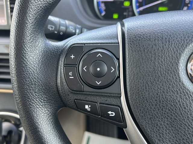 トヨタ ノア ハイブリッド X 石川県 2015(平27)年 8.3万km ホワイトパールクリスタルシャイン ワンオーナー/純正メモリーナビゲーション/【FM/AM・CD・AUX】/・フルセグTV(TVキャンセラーあり)/・バックカメラ/車両接近通報装置/トラクションコントロール/ステアリングスイッチ/両側パワースライド/3列シート/プッシュスタート/オートライト/・キセノンライト/・フォグランプ/電格ミラー/純正フロアマット/純正AW夏タイヤ車載