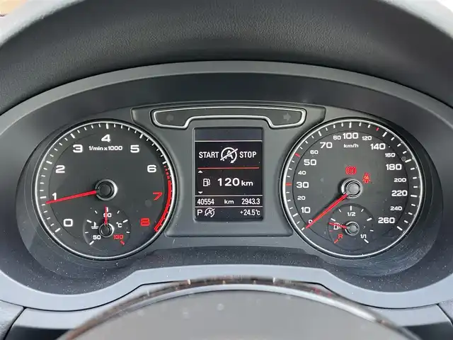 アウディ Ｑ３ Sラインコンペティション 鹿児島県 2014(平26)年 4.1万km 白 ワンオーナー/純正ナビ/バックカメラ/プッシュスタート /スマートキー/アイドリングストップ/社外フロアマット/純正フォグ/ドアバイザー/リア5面フィルム施工/新車時保証書/取扱説明書（車輌&ナビ）/スペアキー1本（スマートキー）