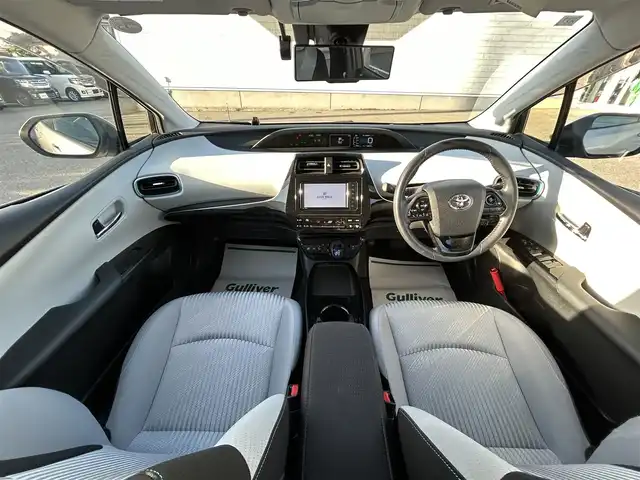 トヨタ プリウス A 山形県 2019(平31)年 1.9万km スティールブロンドM 純正SDナビ/フルセグTV/FM/AM/Bluetooth/レーダークルーズコントロール/横滑り防止装置/バックカメラ/パワーシート（D）/インテリジェントクリアランスソナー/衝突軽減ブレーキ/ヘッドアップディスプレイ/パーキングアシスト/純正マット/純正バイザー/スペアキー/ETC/アルミ付きスタッドレス車載/保証書/取扱説明書