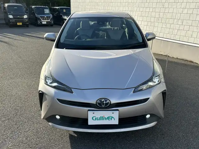 トヨタ プリウス A 山形県 2019(平31)年 1.9万km スティールブロンドM 純正SDナビ/フルセグTV/FM/AM/Bluetooth/レーダークルーズコントロール/横滑り防止装置/バックカメラ/パワーシート（D）/インテリジェントクリアランスソナー/衝突軽減ブレーキ/ヘッドアップディスプレイ/パーキングアシスト/純正マット/純正バイザー/スペアキー/ETC/アルミ付きスタッドレス車載/保証書/取扱説明書
