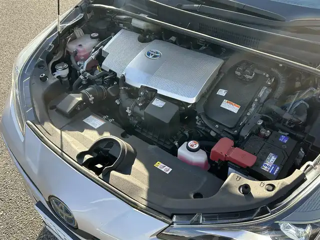 トヨタ プリウス A 山形県 2019(平31)年 1.9万km スティールブロンドM 純正SDナビ/フルセグTV/FM/AM/Bluetooth/レーダークルーズコントロール/横滑り防止装置/バックカメラ/パワーシート（D）/インテリジェントクリアランスソナー/衝突軽減ブレーキ/ヘッドアップディスプレイ/パーキングアシスト/純正マット/純正バイザー/スペアキー/ETC/アルミ付きスタッドレス車載/保証書/取扱説明書