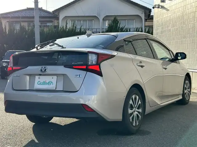 トヨタ プリウス A 山形県 2019(平31)年 1.9万km スティールブロンドM 純正SDナビ/フルセグTV/FM/AM/Bluetooth/レーダークルーズコントロール/横滑り防止装置/バックカメラ/パワーシート（D）/インテリジェントクリアランスソナー/衝突軽減ブレーキ/ヘッドアップディスプレイ/パーキングアシスト/純正マット/純正バイザー/スペアキー/ETC/アルミ付きスタッドレス車載/保証書/取扱説明書