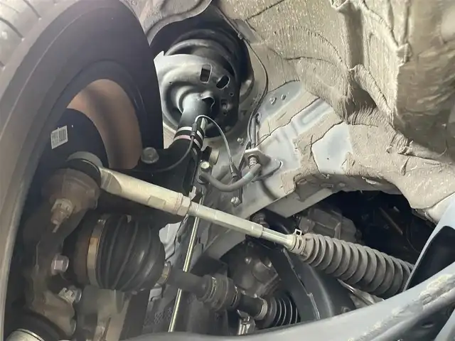 トヨタ ヴォクシー ハイブリッド S－Z 滋賀県 2022(令4)年 2万km ホワイトパールクリスタルシャイン モデリスタエアロ/12.3インチ有機ELフリップダウンモニター/10.5インチディスプレイオーディオ/（FM/AM/CD/DVD/フルセグ/Bluetooth/HDMI）/快適利便パッケージHigh/・ハンズフリーデュアルパワースライドドア/・パワーバックドア/・ステアリングヒーター/・後席シートヒーター/・ナノイーX/ETC2.0/前後ドライブレコーダー/バックカメラ/ＴｏｙｏｔａＳａｆｅｔｙＳｅｎｓｅ/・プリクラッシュブレーキアシスト	/・ブラインドスポットモニター（ＢＳＭ）/・安心降車アシスト（ドアオープン制御付）（ＳＥＡ）/・パーキングサポートブレーキ（後方接近車両）/・パーキングサポートブレーキ（後方歩行者）/・レーンキープアシスト	/・レーダークルーズコントロール/・標識検知機能/オットマン/運転席・助手席シートヒーター/キャプテンシートシートヒーター/電動格納ミラー/電子パーキング/ブレーキホールド/革巻きステアリング/ステアリングスイッチ/オートライト/LEDヘッドライト/オートマチックハイビーム/プッシュスタート/スマートキー/純正フロアマット