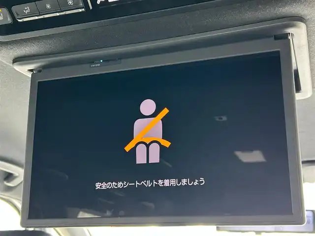 トヨタ ヴォクシー ハイブリッド S－Z 滋賀県 2022(令4)年 2万km ホワイトパールクリスタルシャイン モデリスタエアロ/12.3インチ有機ELフリップダウンモニター/10.5インチディスプレイオーディオ/（FM/AM/CD/DVD/フルセグ/Bluetooth/HDMI）/快適利便パッケージHigh/・ハンズフリーデュアルパワースライドドア/・パワーバックドア/・ステアリングヒーター/・後席シートヒーター/・ナノイーX/ETC2.0/前後ドライブレコーダー/バックカメラ/ＴｏｙｏｔａＳａｆｅｔｙＳｅｎｓｅ/・プリクラッシュブレーキアシスト	/・ブラインドスポットモニター（ＢＳＭ）/・安心降車アシスト（ドアオープン制御付）（ＳＥＡ）/・パーキングサポートブレーキ（後方接近車両）/・パーキングサポートブレーキ（後方歩行者）/・レーンキープアシスト	/・レーダークルーズコントロール/・標識検知機能/オットマン/運転席・助手席シートヒーター/キャプテンシートシートヒーター/電動格納ミラー/電子パーキング/ブレーキホールド/革巻きステアリング/ステアリングスイッチ/オートライト/LEDヘッドライト/オートマチックハイビーム/プッシュスタート/スマートキー/純正フロアマット