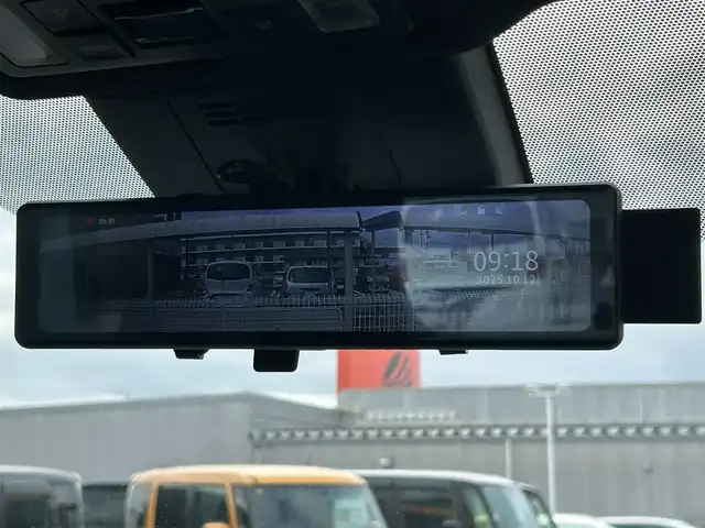 トヨタ ヴォクシー ハイブリッド S－Z 滋賀県 2022(令4)年 2万km ホワイトパールクリスタルシャイン モデリスタエアロ/12.3インチ有機ELフリップダウンモニター/10.5インチディスプレイオーディオ/（FM/AM/CD/DVD/フルセグ/Bluetooth/HDMI）/快適利便パッケージHigh/・ハンズフリーデュアルパワースライドドア/・パワーバックドア/・ステアリングヒーター/・後席シートヒーター/・ナノイーX/ETC2.0/前後ドライブレコーダー/バックカメラ/ＴｏｙｏｔａＳａｆｅｔｙＳｅｎｓｅ/・プリクラッシュブレーキアシスト	/・ブラインドスポットモニター（ＢＳＭ）/・安心降車アシスト（ドアオープン制御付）（ＳＥＡ）/・パーキングサポートブレーキ（後方接近車両）/・パーキングサポートブレーキ（後方歩行者）/・レーンキープアシスト	/・レーダークルーズコントロール/・標識検知機能/オットマン/運転席・助手席シートヒーター/キャプテンシートシートヒーター/電動格納ミラー/電子パーキング/ブレーキホールド/革巻きステアリング/ステアリングスイッチ/オートライト/LEDヘッドライト/オートマチックハイビーム/プッシュスタート/スマートキー/純正フロアマット