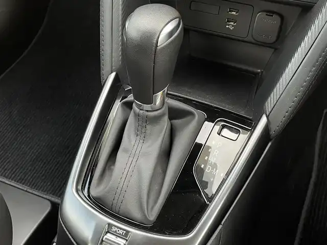 マツダ マツダ２ 15スポルト 千葉県 2024(令6)年 1.9万km グレー 純正8インチナビ/(フルセグTV/BT/FM/AM)/全周囲カメラ/前後ドライブレコーダー/ヘッドアップディスプレイ/パドルシフト/衝突被害軽減システム/車線逸脱警報/レーダークルーズコントロール/ハーフレザーシート/シートヒーター/シートリフター/ステアリングヒーター/横滑り防止装置/ETC/アイドリングストップ/LEDヘッドライト/オートライト/ウィンカーミラー/電動格納ミラー/純正16インチAW/プッシュスタート/スマートキー/フロアマット/スペアキー/取扱説明書/保証書