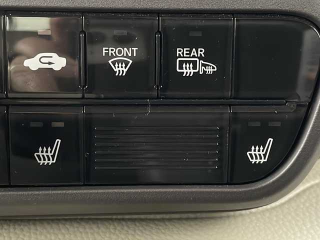 ホンダ Ｎ ＢＯＸ G EX ホンダセンシング 道北・旭川 2018(平30)年 1.7万km プレミアムアイボリーパールⅡ /4WD//禁煙車//純正ナビ/BT/SD/USB/CD/DVD/フルセグ//片側パワースライドドア//全席シートヒーター//ステアリングスイッチ//オートエアコン//ETC//ドライブレコーダー//バックカメラ//ホンダセンシング//CMBS//誤発進抑制機能//後方誤発進抑制機能//ACC//LKAS//路外逸脱抑制機能//先行車発進お知らせ機能//ドアバイザー//オートライト//LEDヘッドライト//サンシェード//保証書//取説