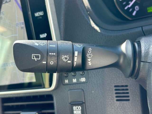 トヨタ エスクァイア Gi プレミアムパッケージ 大阪府 2018(平30)年 4.4万km ブラック ワンオーナー/純正10インチナビ/フルセグTV/Bluetooth/CD/DVD/SD/TVキャンセラー/バックカメラ/ビルトインETC/12インチフリップダウンモニター/トヨタセーフティセンス/クルーズコントロール/両側パワースライドドア/コンビハンドル/ステアリングスイッチ/ステアリングヒーター/ハーフレザーシート/前席シートヒーター/LEDヘッドライト/フォグランプ/オートライト/オートハイビーム/純正15インチAW/ドアバイザー/プッシュスタート/スマートキー/スペアキー