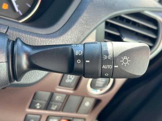 トヨタ エスクァイア Gi プレミアムパッケージ 大阪府 2018(平30)年 4.4万km ブラック ワンオーナー/純正10インチナビ/フルセグTV/Bluetooth/CD/DVD/SD/TVキャンセラー/バックカメラ/ビルトインETC/12インチフリップダウンモニター/トヨタセーフティセンス/クルーズコントロール/両側パワースライドドア/コンビハンドル/ステアリングスイッチ/ステアリングヒーター/ハーフレザーシート/前席シートヒーター/LEDヘッドライト/フォグランプ/オートライト/オートハイビーム/純正15インチAW/ドアバイザー/プッシュスタート/スマートキー/スペアキー