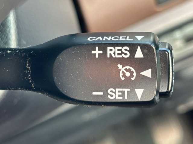 トヨタ エスクァイア Gi プレミアムパッケージ 大阪府 2018(平30)年 4.4万km ブラック ワンオーナー/純正10インチナビ/フルセグTV/Bluetooth/CD/DVD/SD/TVキャンセラー/バックカメラ/ビルトインETC/12インチフリップダウンモニター/トヨタセーフティセンス/クルーズコントロール/両側パワースライドドア/コンビハンドル/ステアリングスイッチ/ステアリングヒーター/ハーフレザーシート/前席シートヒーター/LEDヘッドライト/フォグランプ/オートライト/オートハイビーム/純正15インチAW/ドアバイザー/プッシュスタート/スマートキー/スペアキー