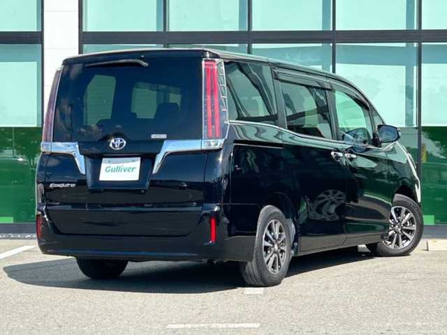 トヨタ エスクァイア Gi プレミアムパッケージ 大阪府 2018(平30)年 4.4万km ブラック ワンオーナー/純正10インチナビ/フルセグTV/Bluetooth/CD/DVD/SD/TVキャンセラー/バックカメラ/ビルトインETC/12インチフリップダウンモニター/トヨタセーフティセンス/クルーズコントロール/両側パワースライドドア/コンビハンドル/ステアリングスイッチ/ステアリングヒーター/ハーフレザーシート/前席シートヒーター/LEDヘッドライト/フォグランプ/オートライト/オートハイビーム/純正15インチAW/ドアバイザー/プッシュスタート/スマートキー/スペアキー