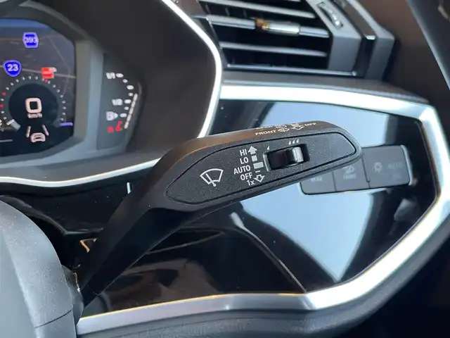 アウディ Ｑ３ 35TDIクワトロ Sライン 愛知県 2022(令4)年 1.6万km デイトナグレーパールエフェクト ラグジュアリーパッケージ/コンビニエンス＆アシスタンスパッケージ/黒革シート/シートヒーター/アダプティブクルーズコントロール/サイドアシスト/レーンアシスト/オートマチックテールゲート/ブラックスタイリングパッケージ/360カメラ