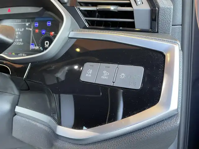 アウディ Ｑ３ 35TDIクワトロ Sライン 愛知県 2022(令4)年 1.6万km デイトナグレーパールエフェクト ラグジュアリーパッケージ/コンビニエンス＆アシスタンスパッケージ/黒革シート/シートヒーター/アダプティブクルーズコントロール/サイドアシスト/レーンアシスト/オートマチックテールゲート/ブラックスタイリングパッケージ/360カメラ