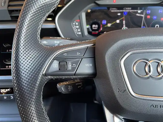 アウディ Ｑ３ 35TDIクワトロ Sライン 愛知県 2022(令4)年 1.6万km デイトナグレーパールエフェクト ラグジュアリーパッケージ/コンビニエンス＆アシスタンスパッケージ/黒革シート/シートヒーター/アダプティブクルーズコントロール/サイドアシスト/レーンアシスト/オートマチックテールゲート/ブラックスタイリングパッケージ/360カメラ