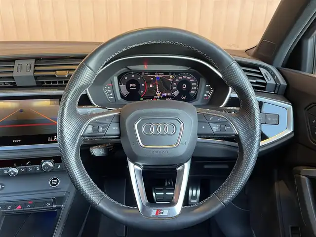 アウディ Ｑ３ 35TDIクワトロ Sライン 愛知県 2022(令4)年 1.6万km デイトナグレーパールエフェクト ラグジュアリーパッケージ/コンビニエンス＆アシスタンスパッケージ/黒革シート/シートヒーター/アダプティブクルーズコントロール/サイドアシスト/レーンアシスト/オートマチックテールゲート/ブラックスタイリングパッケージ/360カメラ