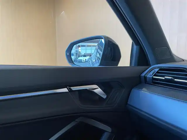 アウディ Ｑ３ 35TDIクワトロ Sライン 愛知県 2022(令4)年 1.6万km デイトナグレーパールエフェクト ラグジュアリーパッケージ/コンビニエンス＆アシスタンスパッケージ/黒革シート/シートヒーター/アダプティブクルーズコントロール/サイドアシスト/レーンアシスト/オートマチックテールゲート/ブラックスタイリングパッケージ/360カメラ