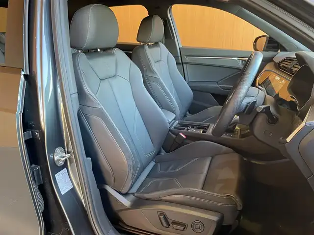 アウディ Ｑ３ 35TDIクワトロ Sライン 愛知県 2022(令4)年 1.6万km デイトナグレーパールエフェクト ラグジュアリーパッケージ/コンビニエンス＆アシスタンスパッケージ/黒革シート/シートヒーター/アダプティブクルーズコントロール/サイドアシスト/レーンアシスト/オートマチックテールゲート/ブラックスタイリングパッケージ/360カメラ